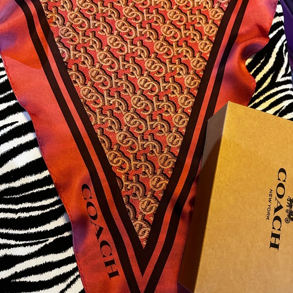 COACH❤️SIGNATURE SILK DIAMOND SCARF~ROUGE ~NEW WITH TAG & COACH BOX - Picture 3 of 7